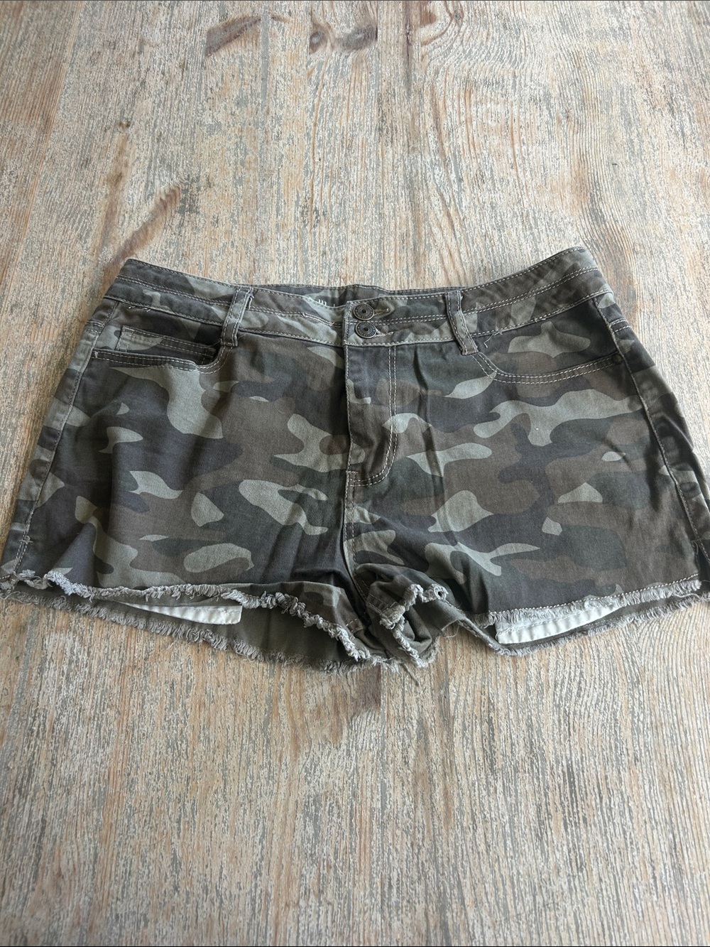 Vanilla Star Camo Frayed Hem Jean Shorts in Olive & Gray